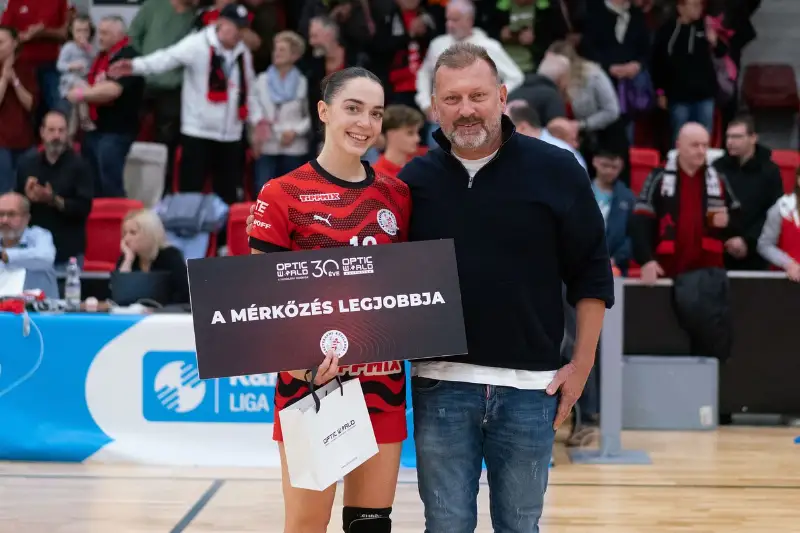 EGY HETE EBBEN A PERCBEN  